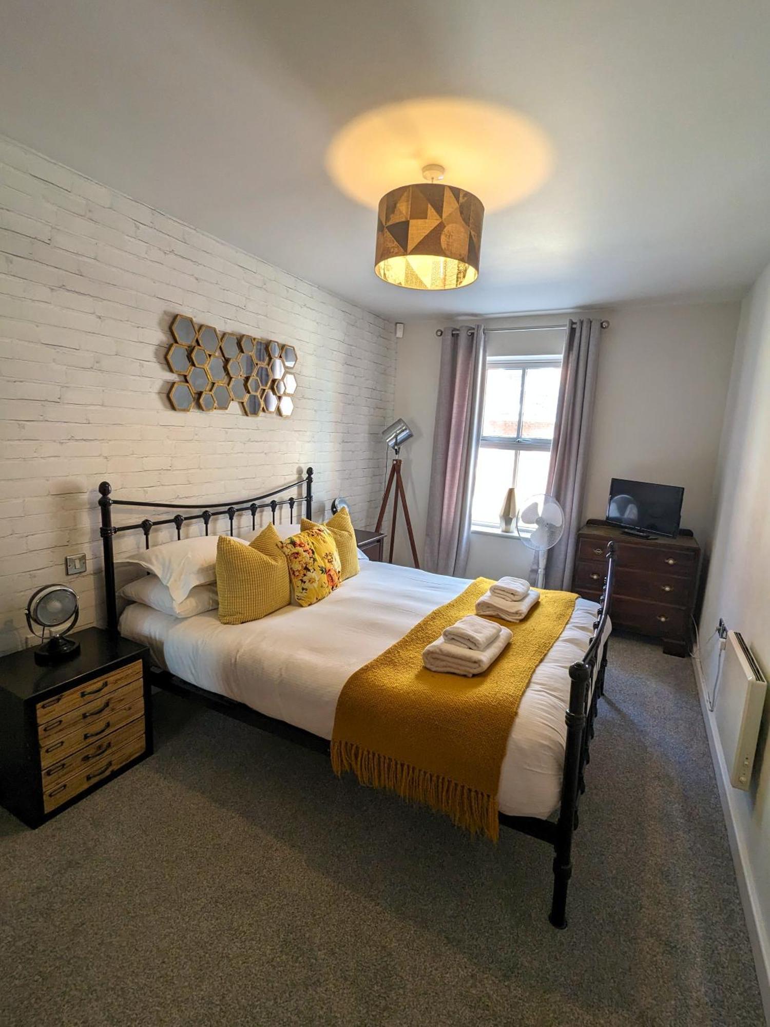 Апартаменты Russet Quarter, Parking Subject To Availability Йорк Экстерьер фото